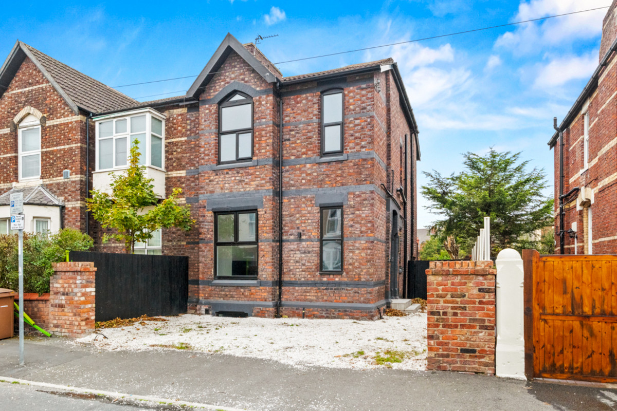 4 bedroom Semi-detached house For Sale