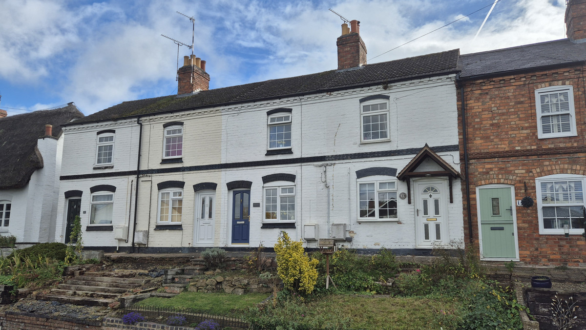 2 bedroom House (unspecified) For Sale
