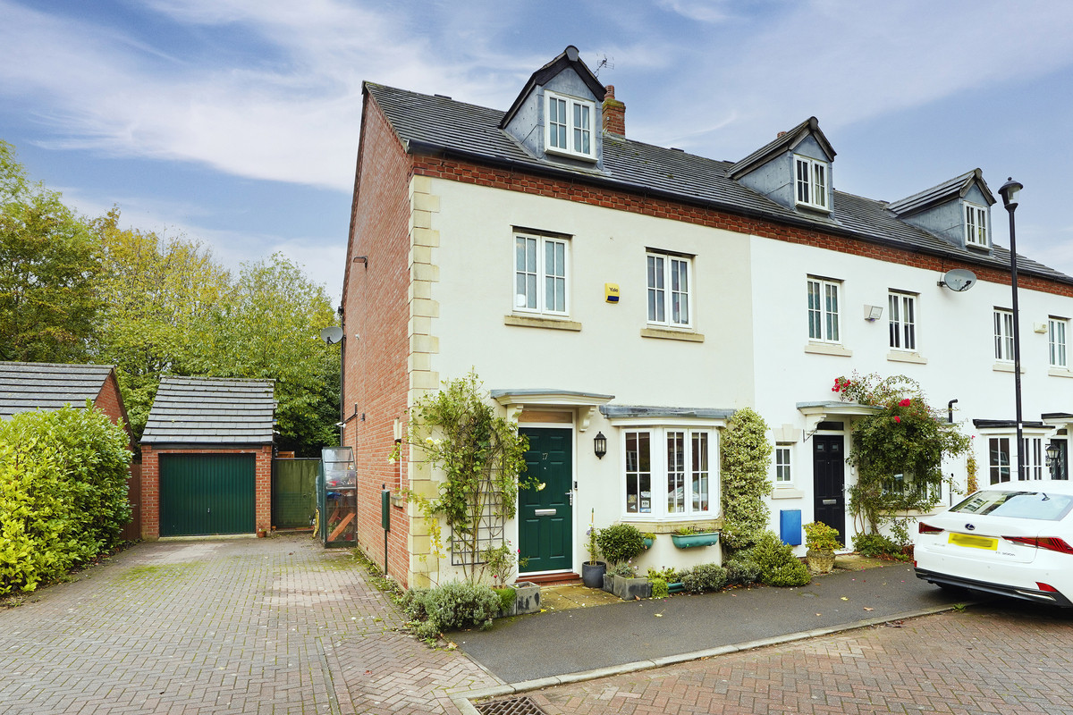 4 bedroom Semi-detached house For Sale