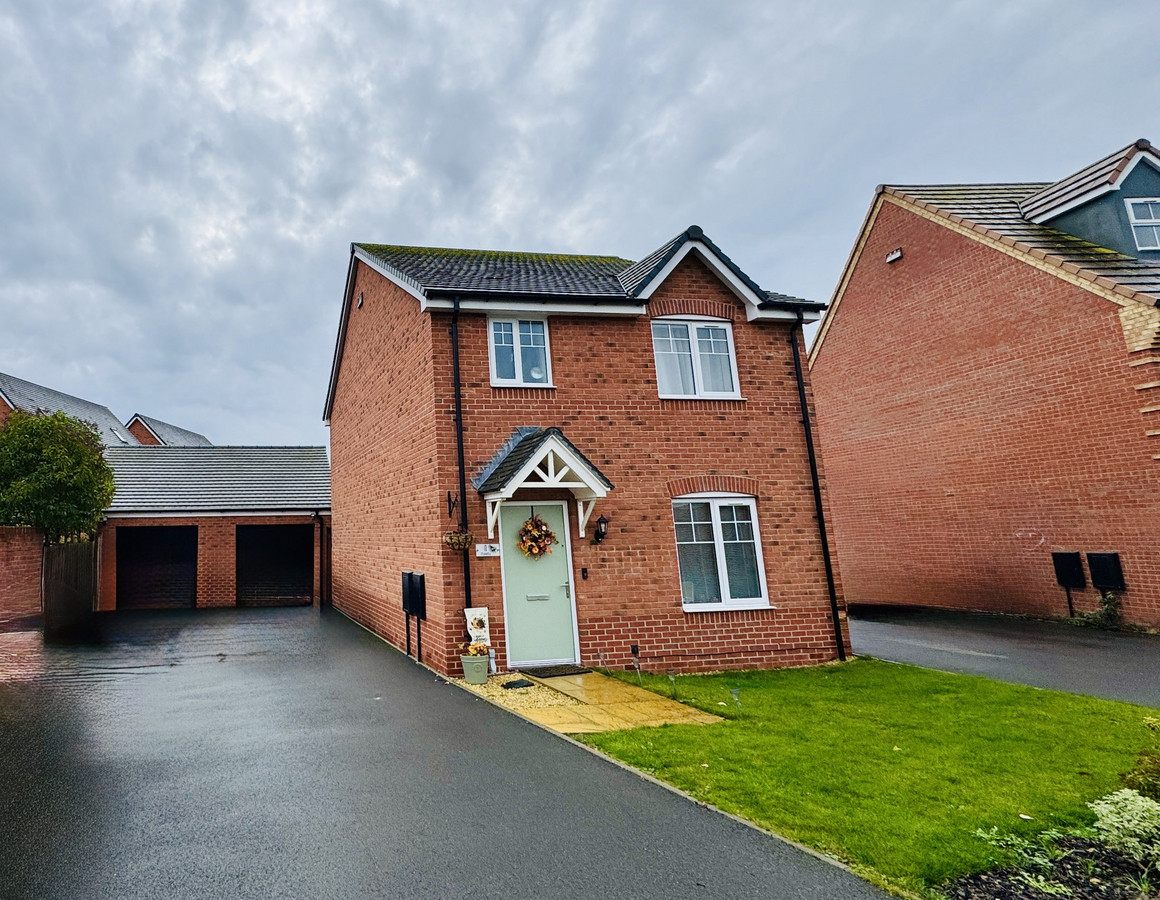 3 bedroom Detached house For Sale
