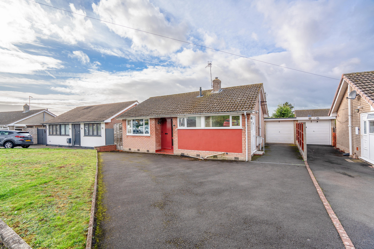 2 bedroom Detached house For Sale