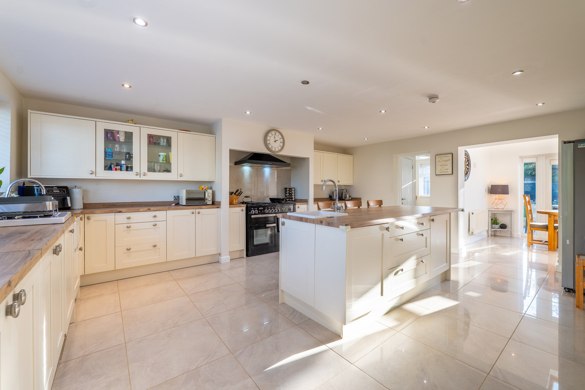 5 bedroom House (unspecified) For Sale