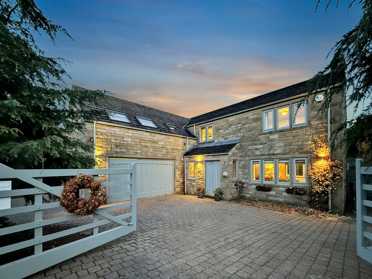 6 bedroom Detached house For Sale