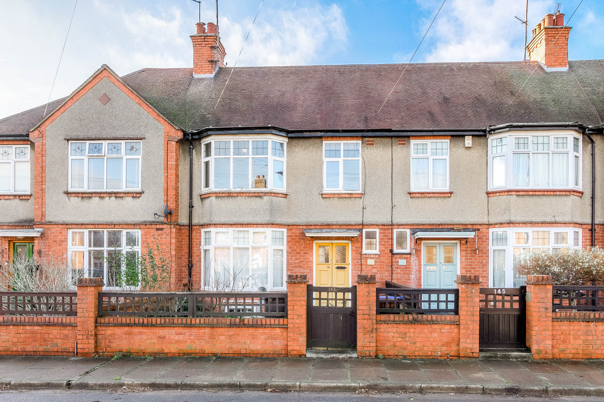 3 bedroom Farm House For Sale