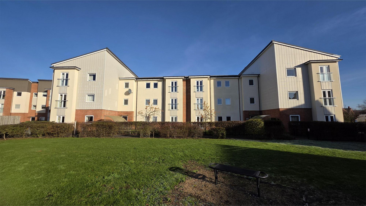 2 bedroom House (unspecified) For Sale
