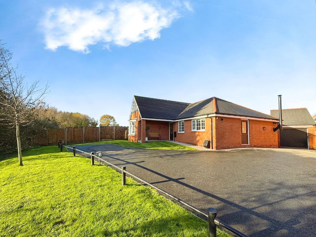 3 bedroom Detached house For Sale