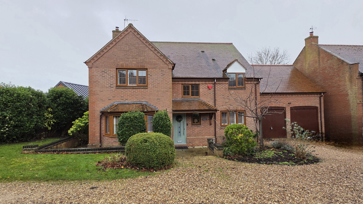 4 bedroom House (unspecified) For Sale