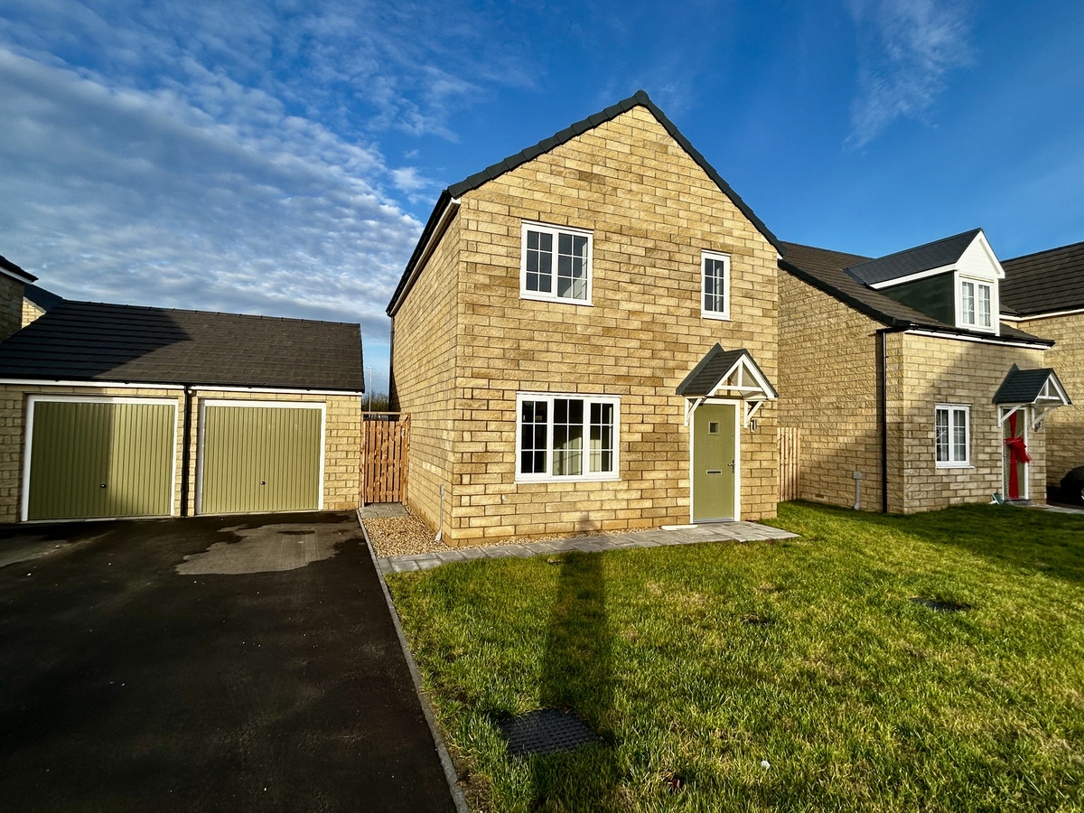 3 bedroom Detached house For Sale