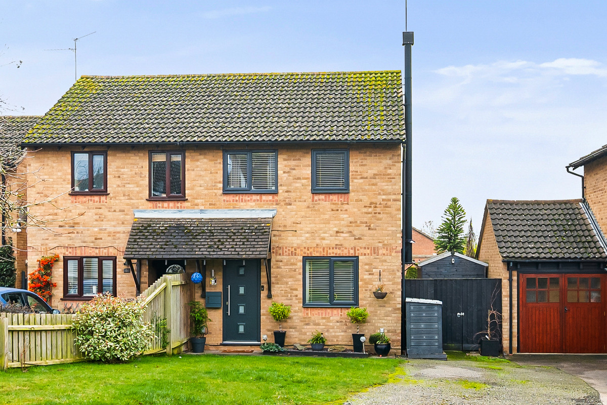 3 bedroom Semi-detached house For Sale