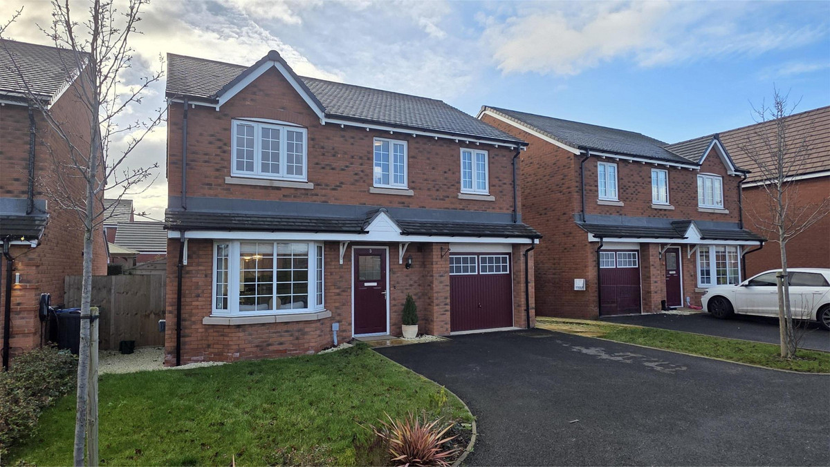 4 bedroom House (unspecified) For Sale