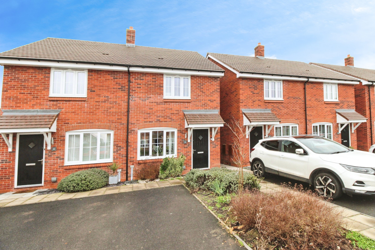 2 bedroom Semi-detached house For Sale