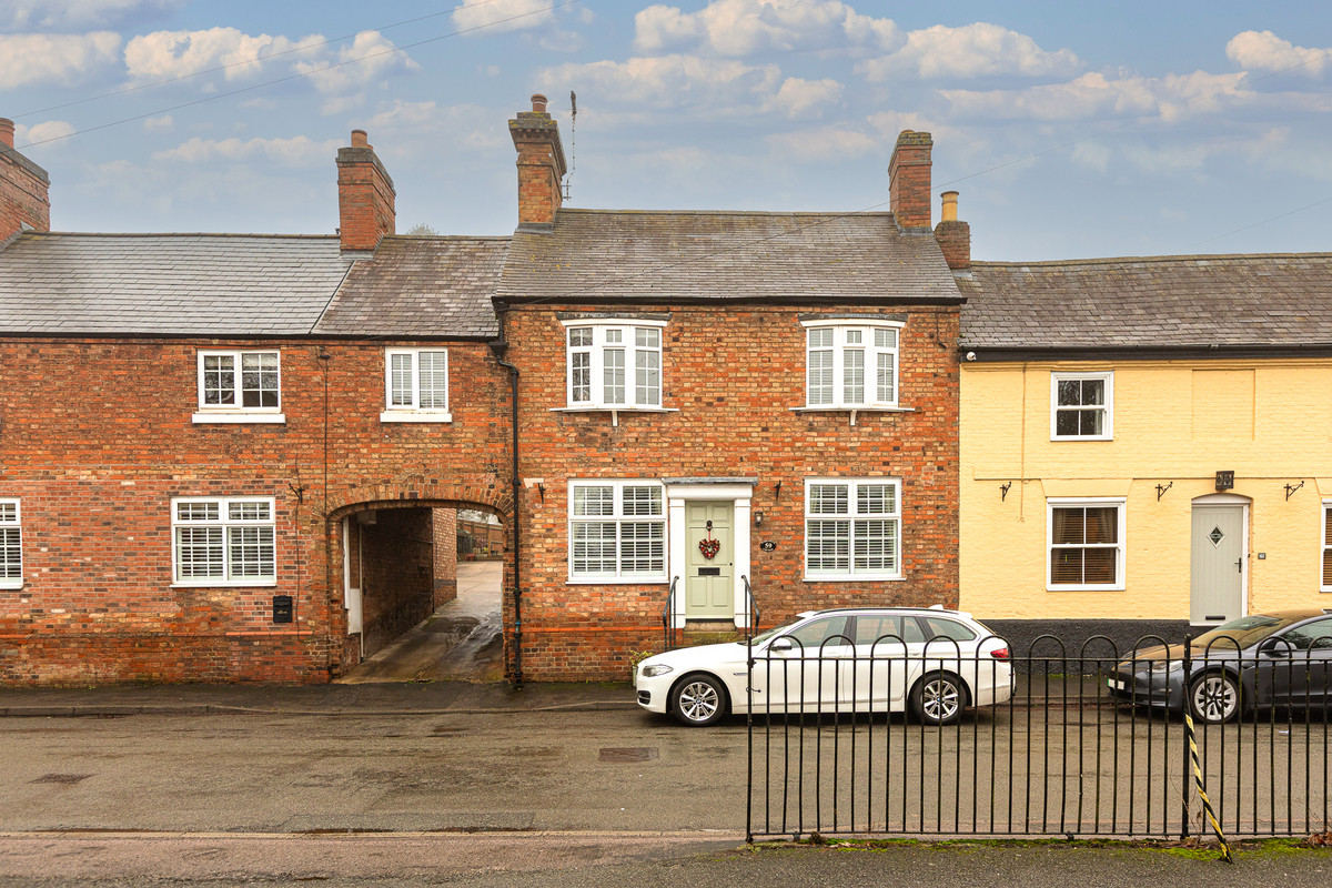 3 bedroom Cottage For Sale