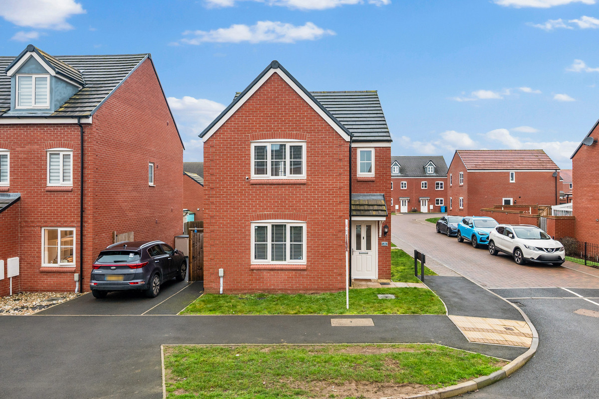 3 bedroom Detached house For Sale