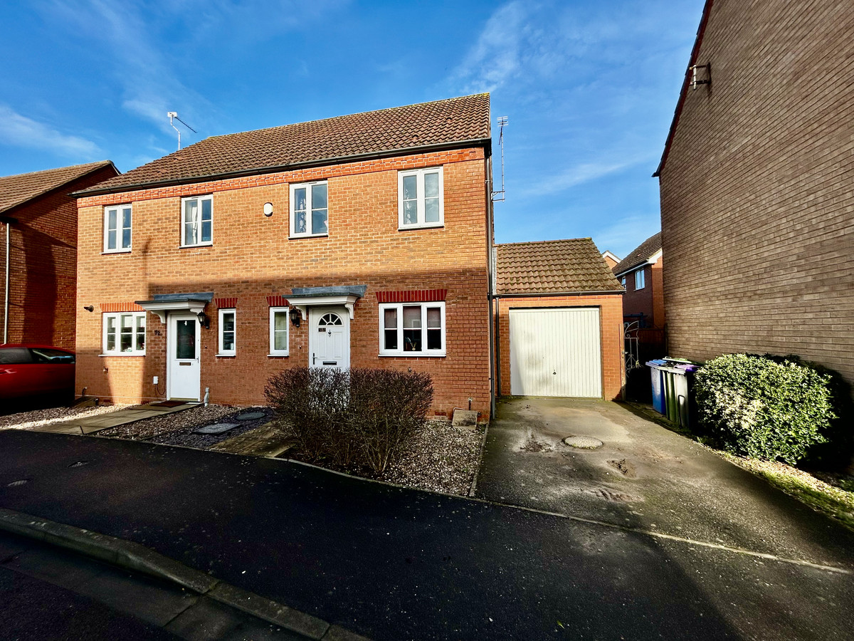 3 bedroom Semi-detached house For Sale