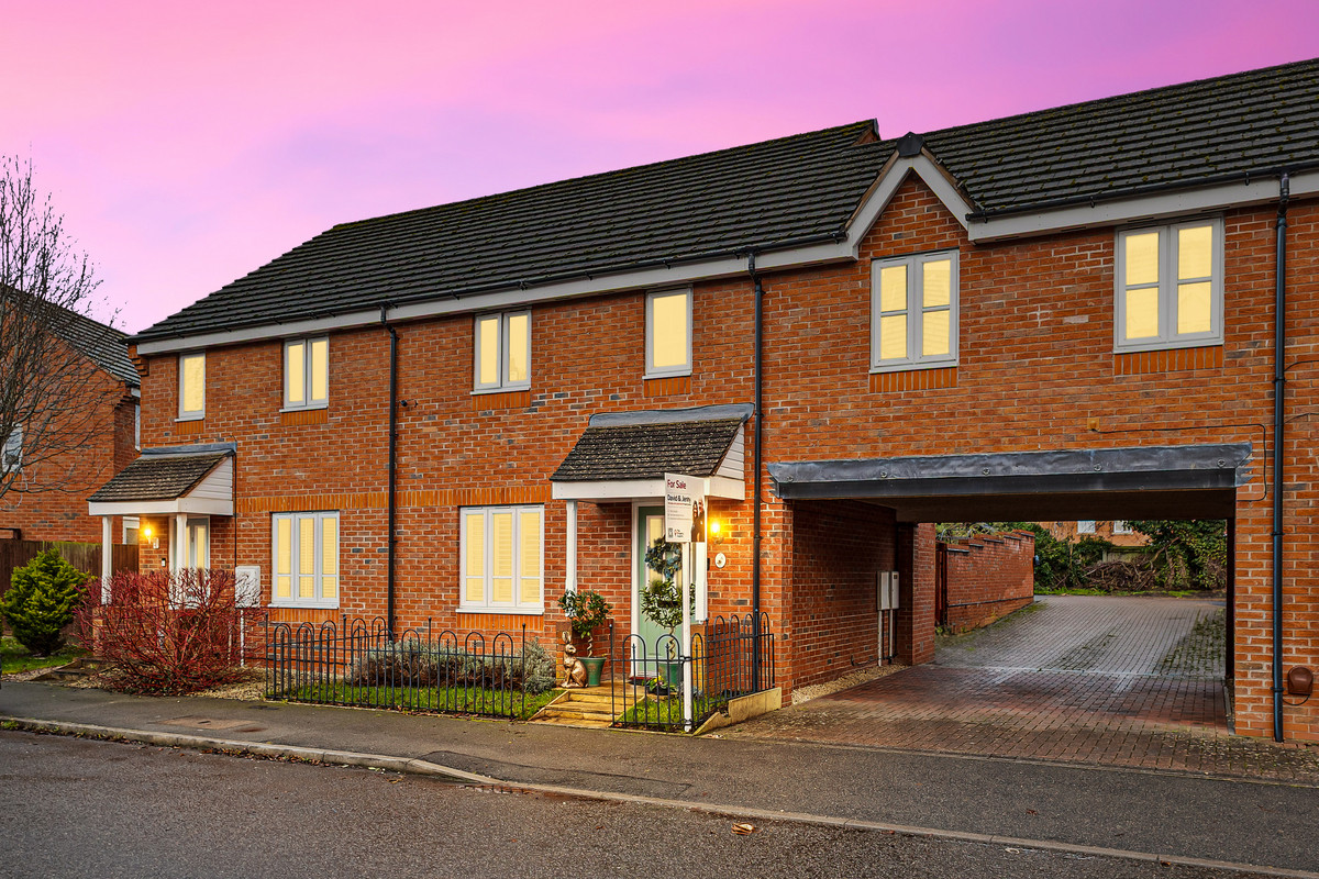 3 bedroom Semi-detached house For Sale