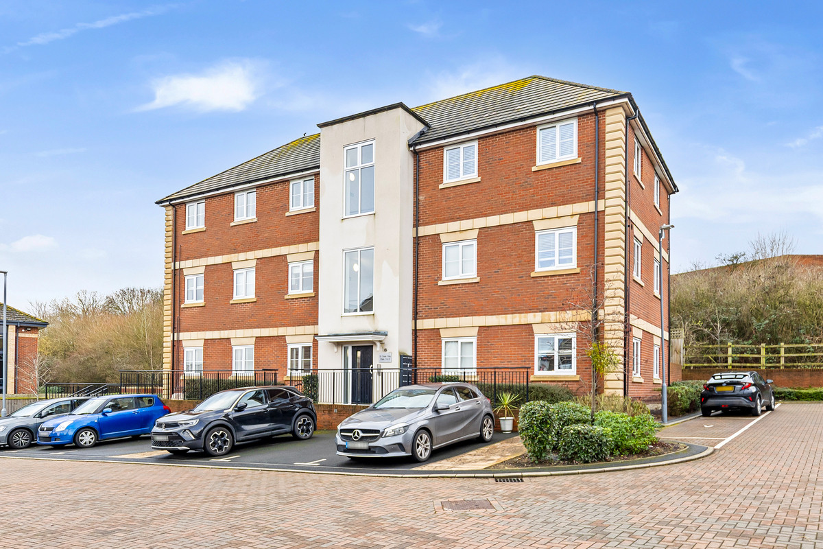 1 bedroom Apartment For Sale