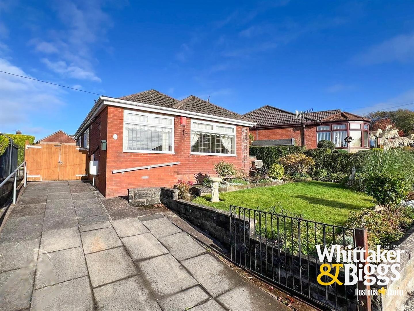 2 bedroom Link detached house For Sale