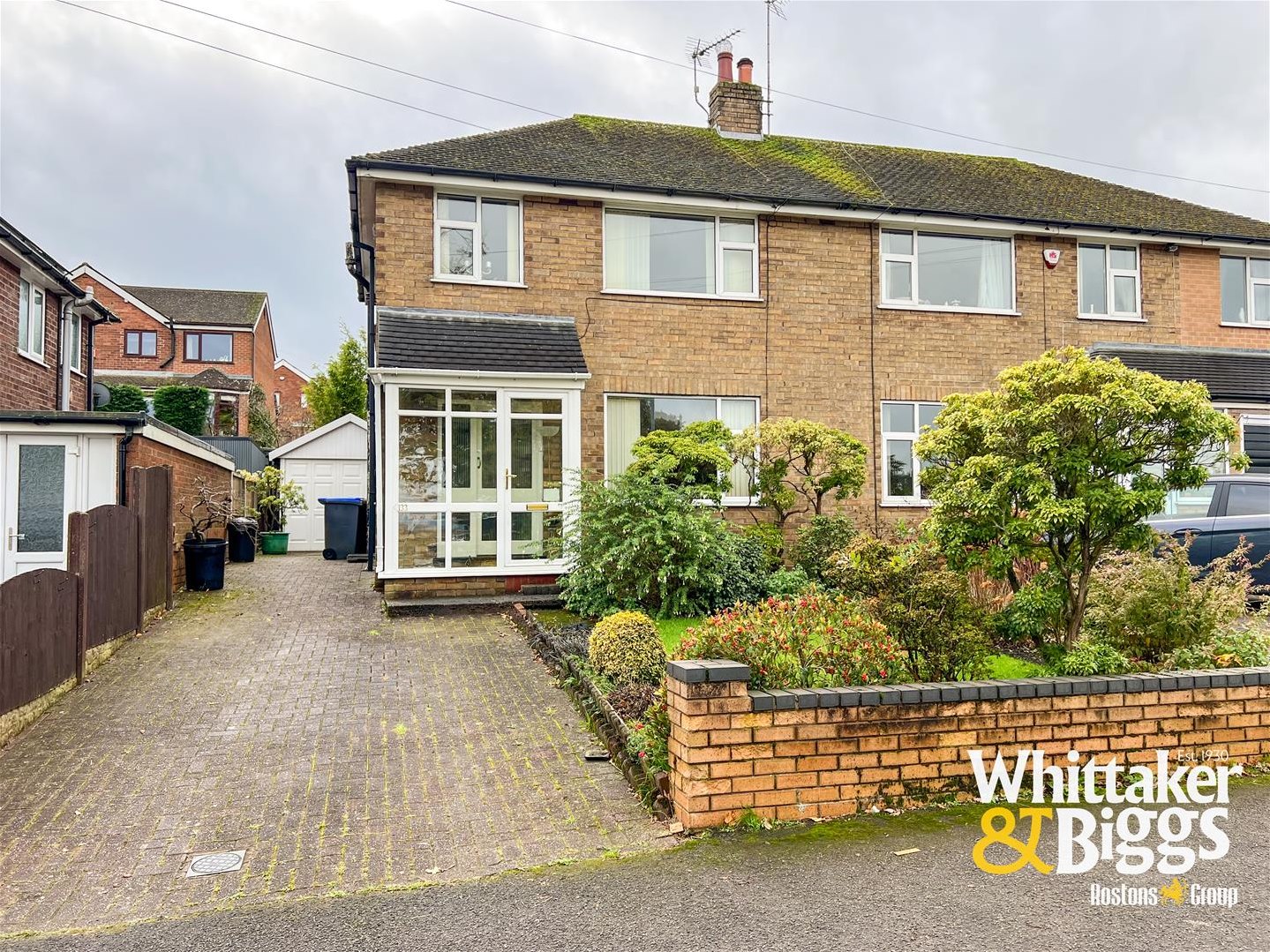 2 bedroom Semi-detached house Under Offer