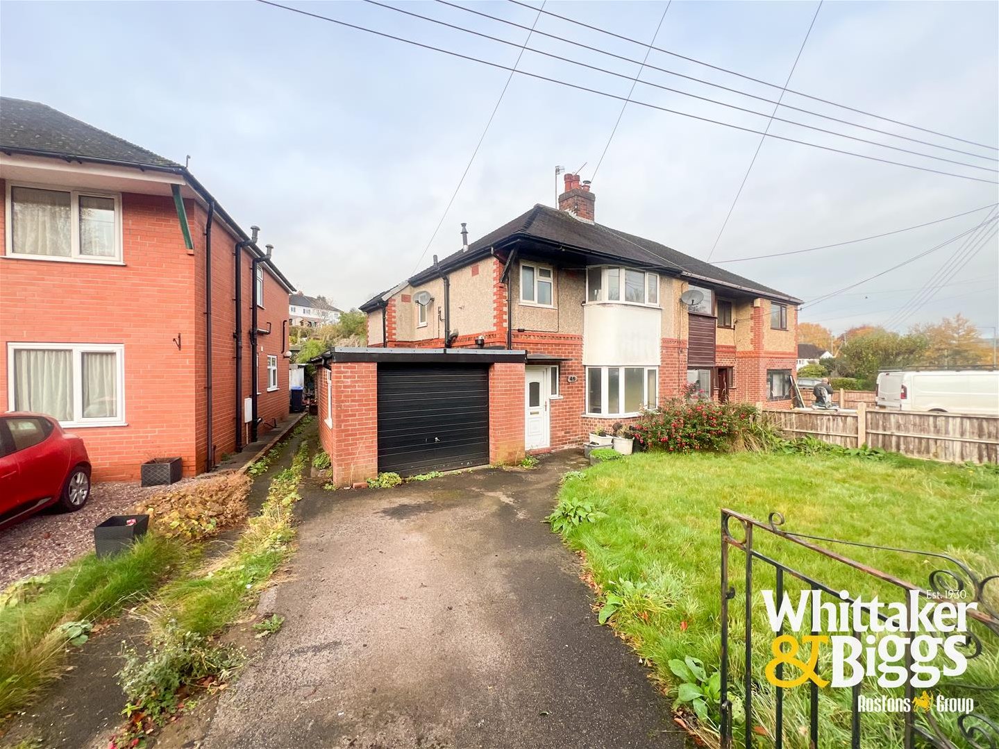 3 bedroom Semi-detached house Under Offer