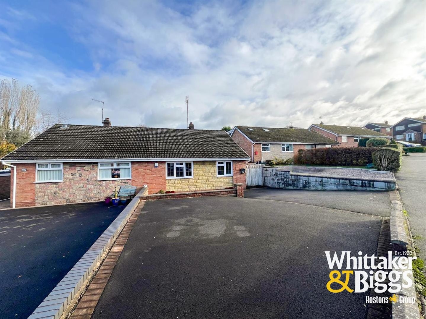 3 bedroom Detached bungalow Under Offer