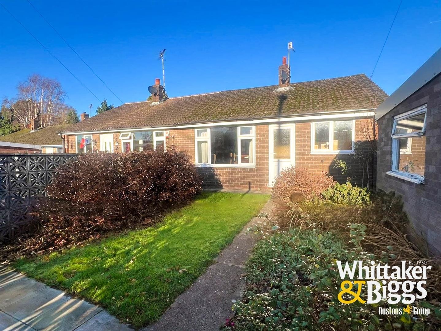 2 bedroom Detached bungalow For Sale