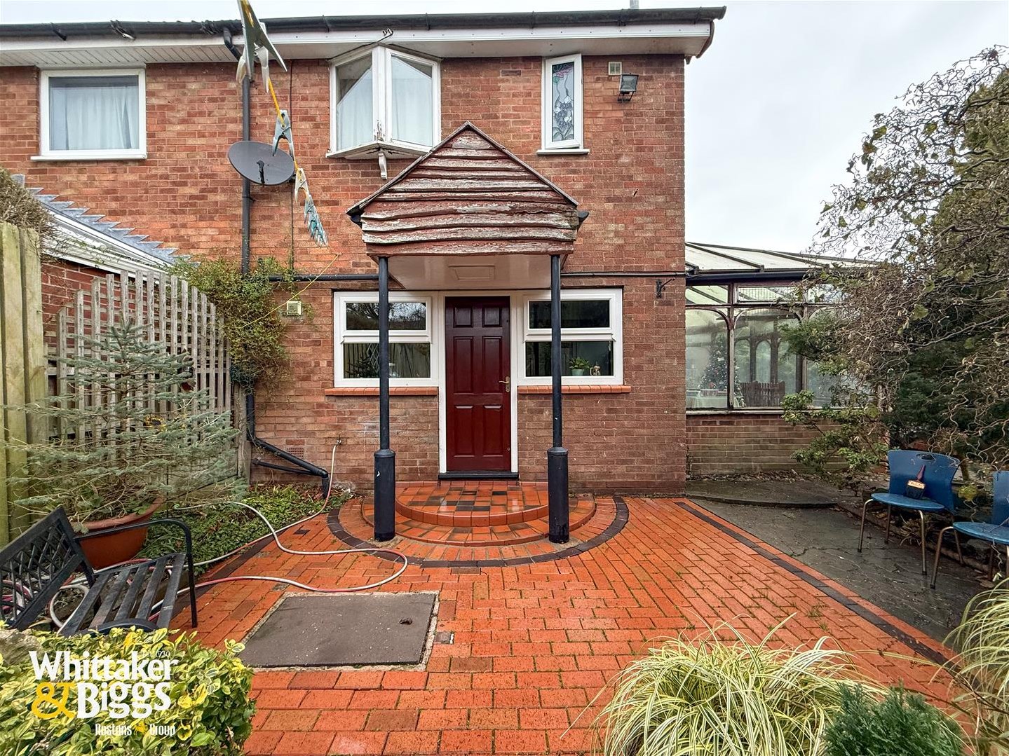 3 bedroom Semi-detached house Under Offer