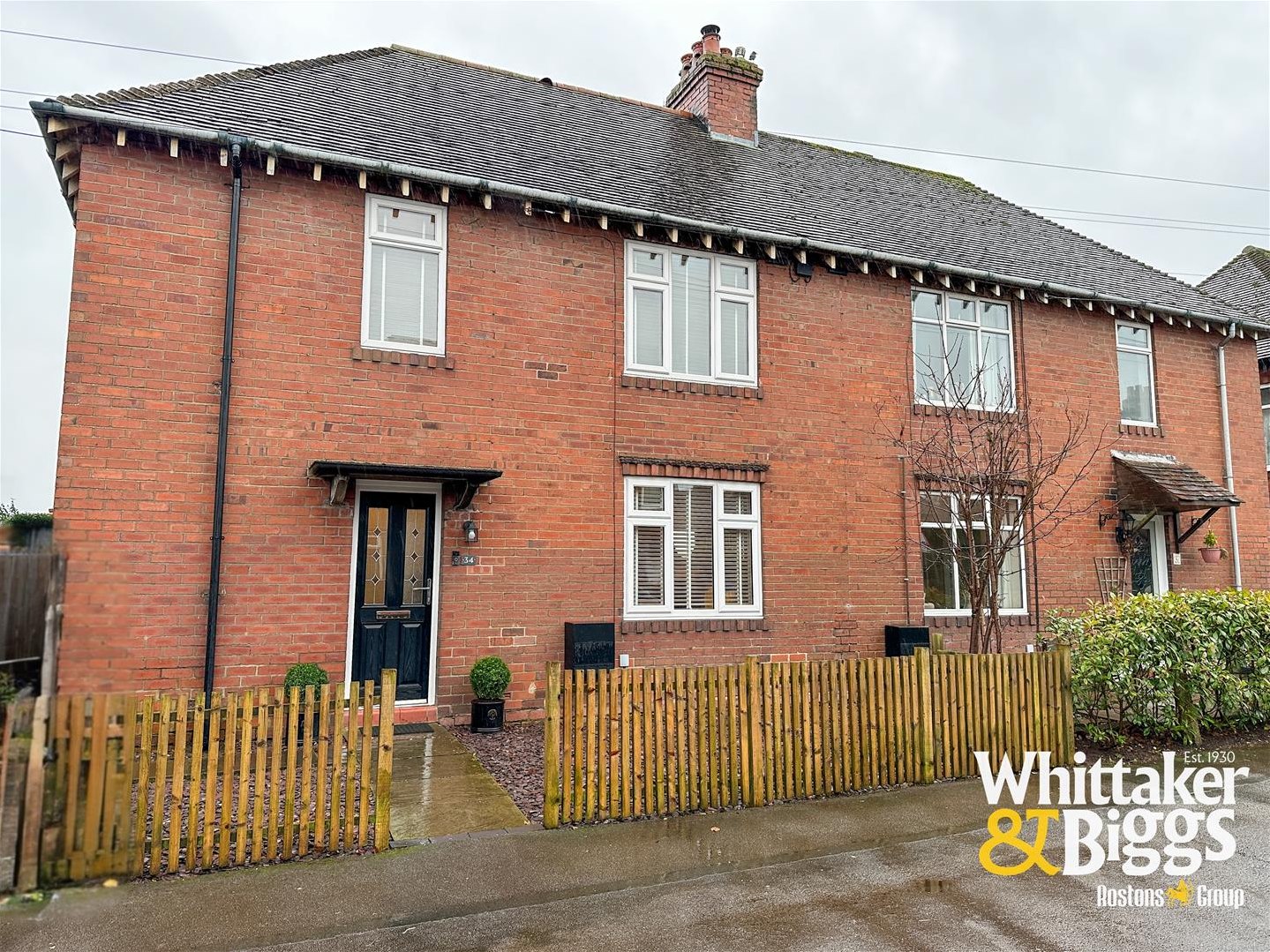 3 bedroom Semi-detached house Under Offer