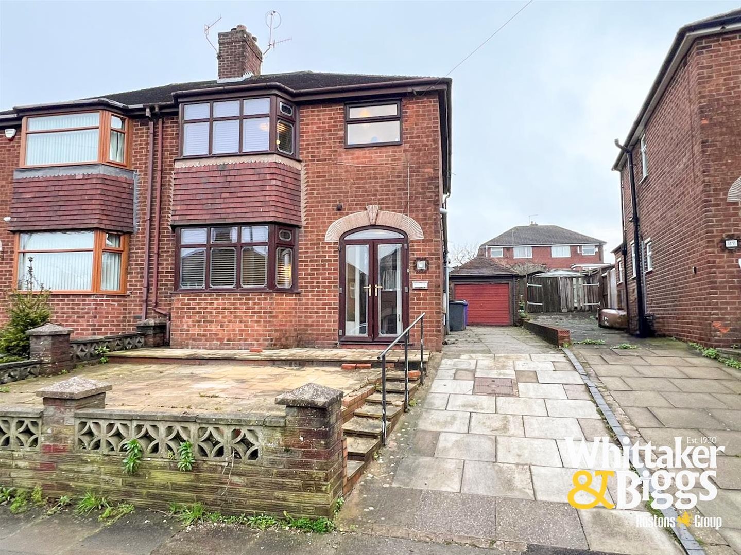 3 bedroom Semi-detached house Under Offer