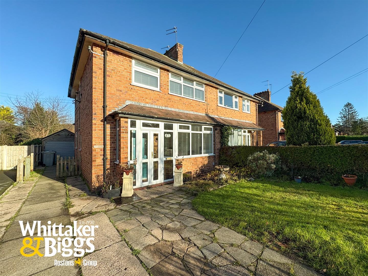 3 bedroom Semi-detached house Under Offer
