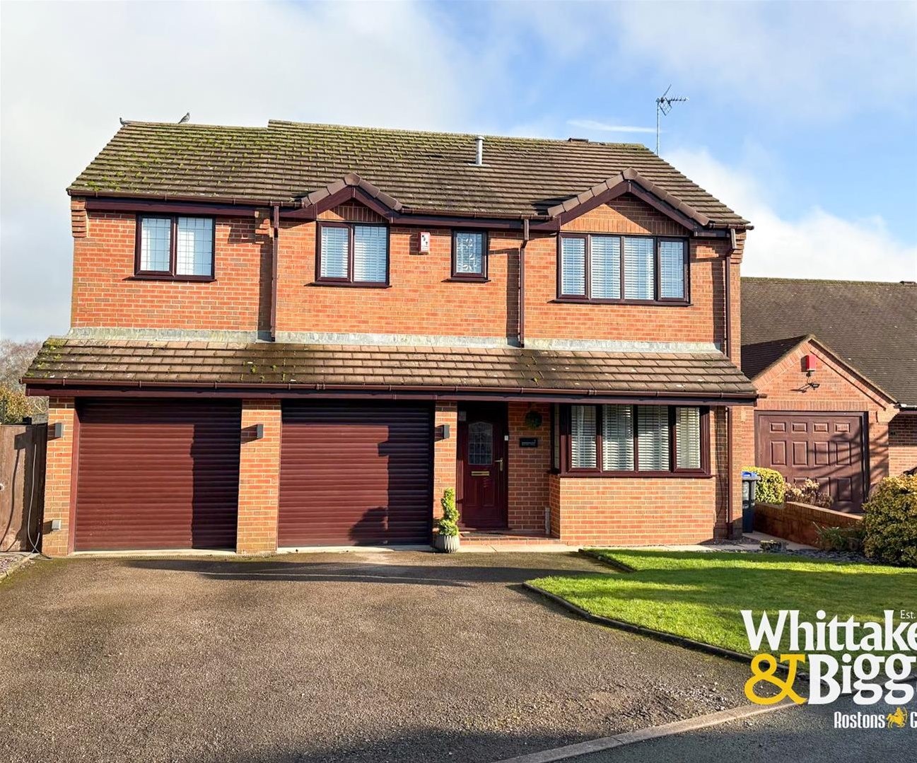 5 bedroom Link detached house For Sale