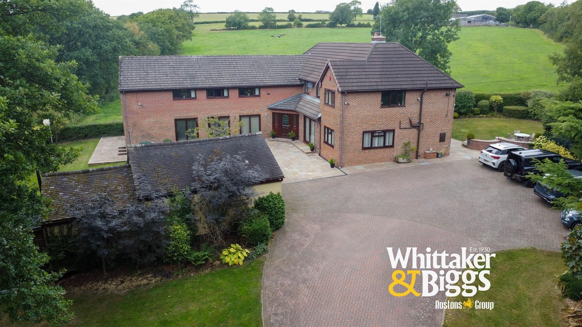 5 bedroom Link detached house Under Offer