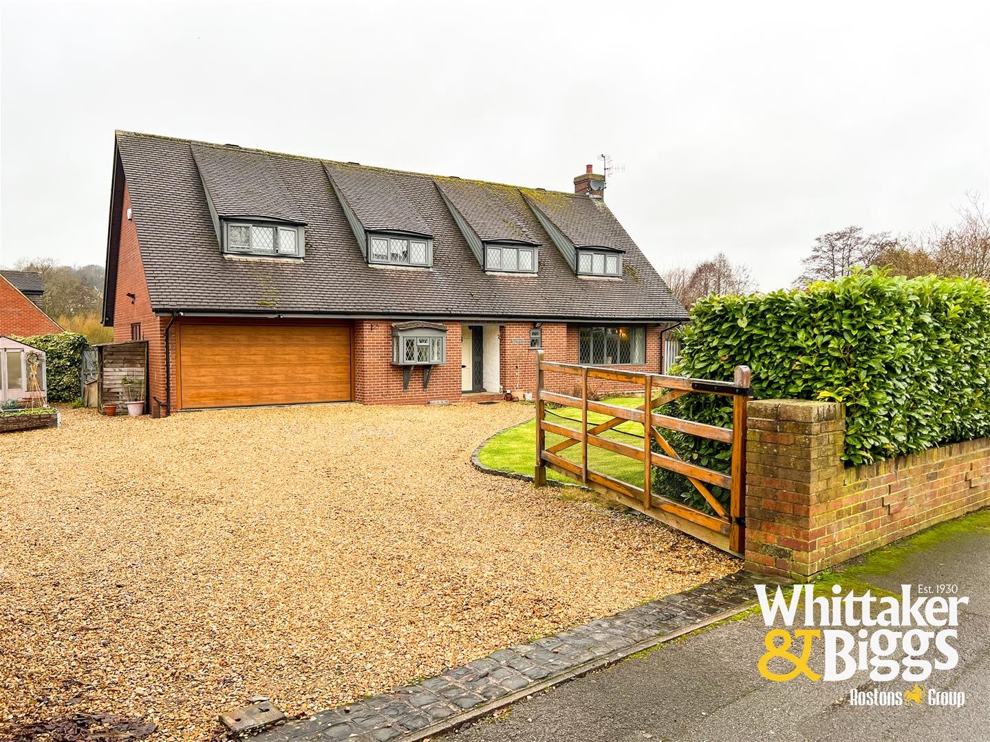 4 bedroom Link detached house Under Offer
