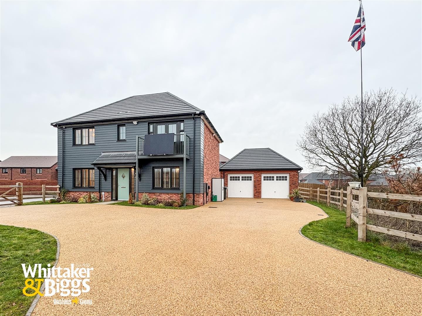4 bedroom Link detached house Under Offer