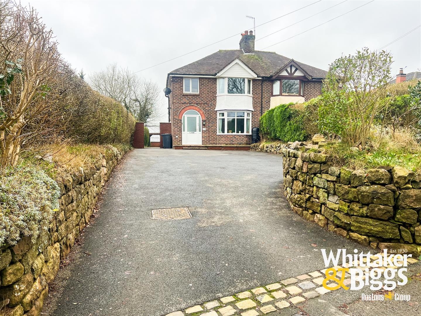 3 bedroom Semi-detached house Under Offer