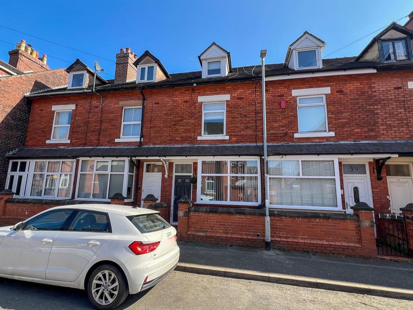 4 bedroom Terraced House Under Offer