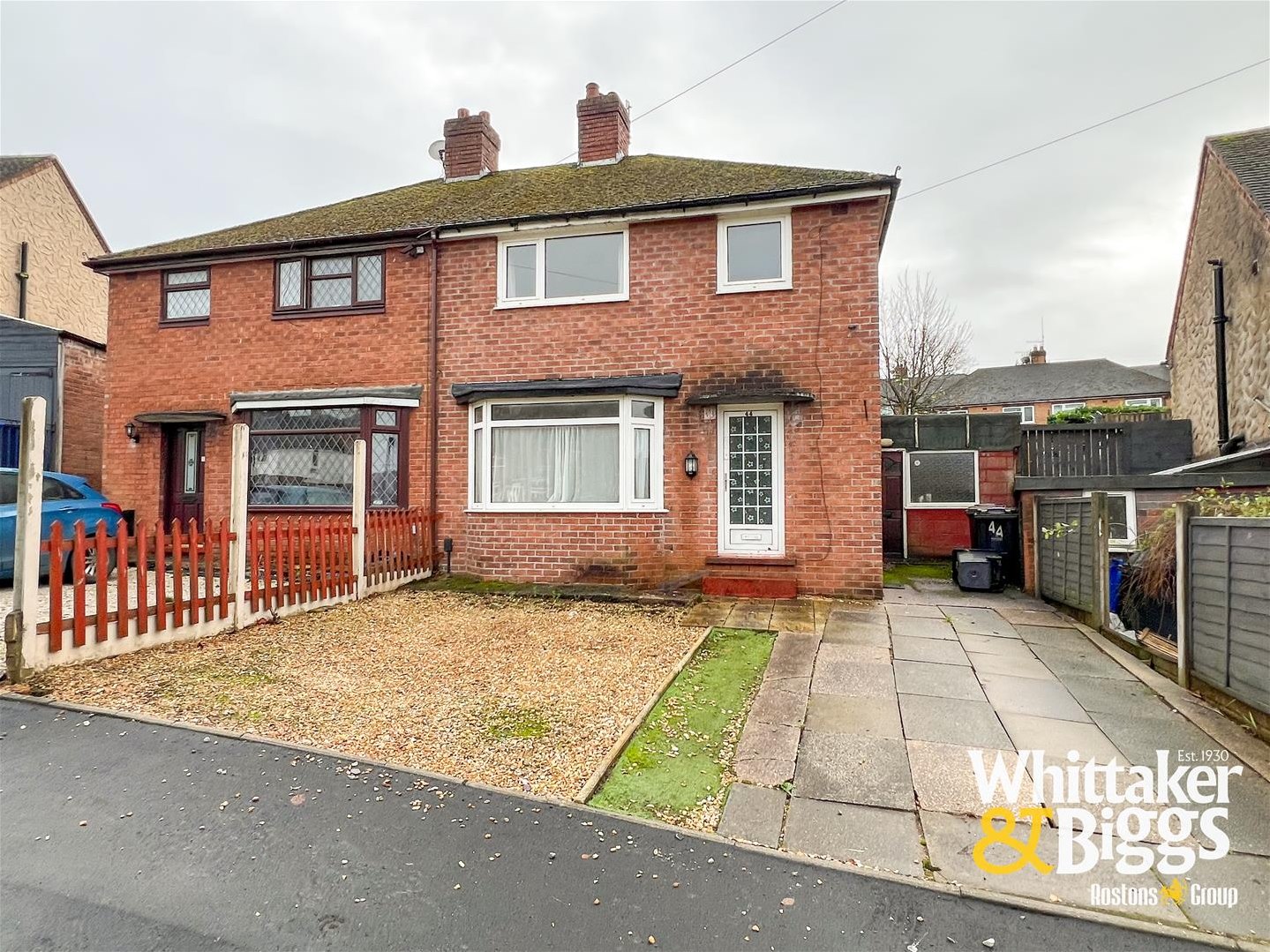 3 bedroom Semi-detached house Under Offer