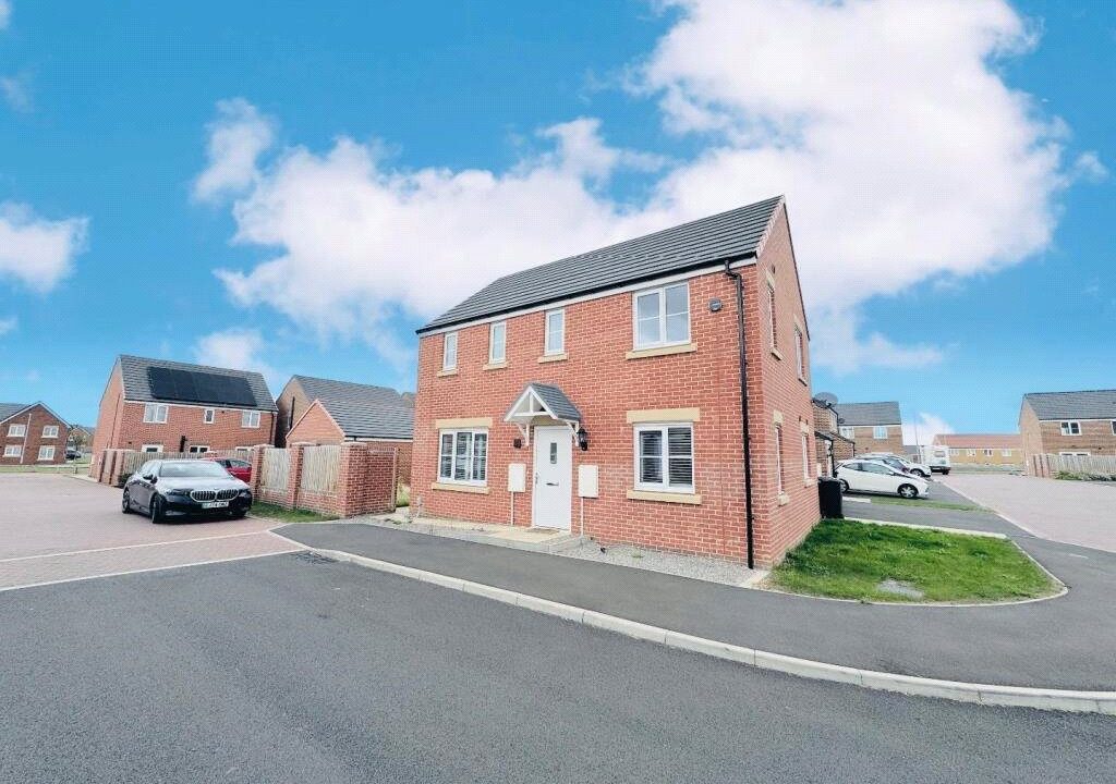 3 bedroom Detached house For Sale