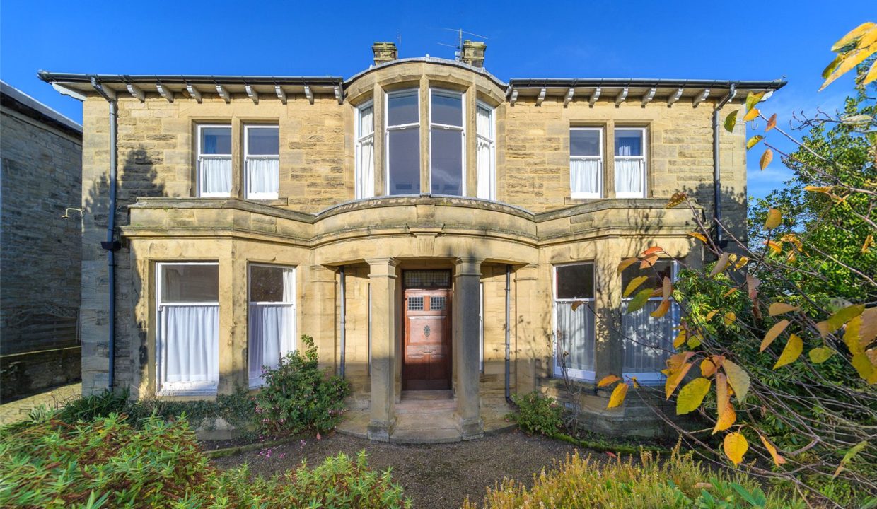  Semi-detached house For Sale