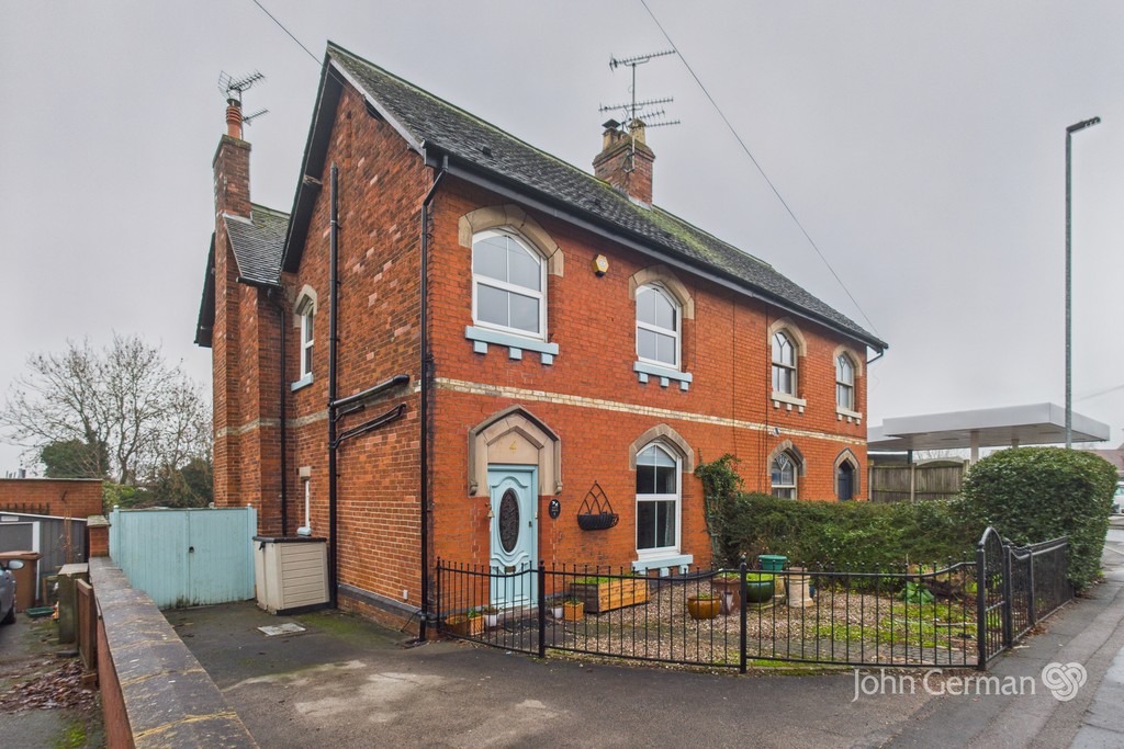 3 bedroom Semi-detached house For Sale