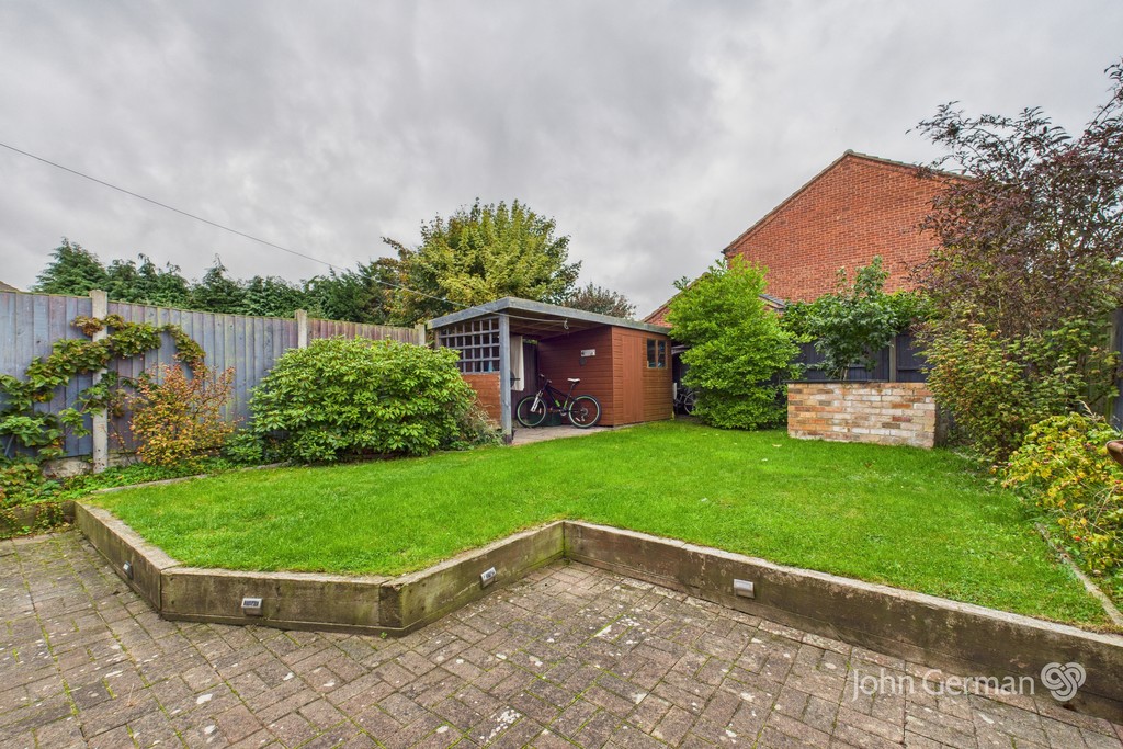 4 bedroom Semi-detached house For Sale
