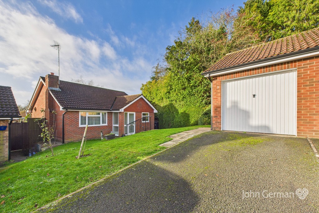 2 bedroom Detached house For Sale