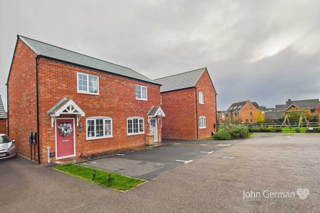 2 bedroom Semi-detached house For Sale
