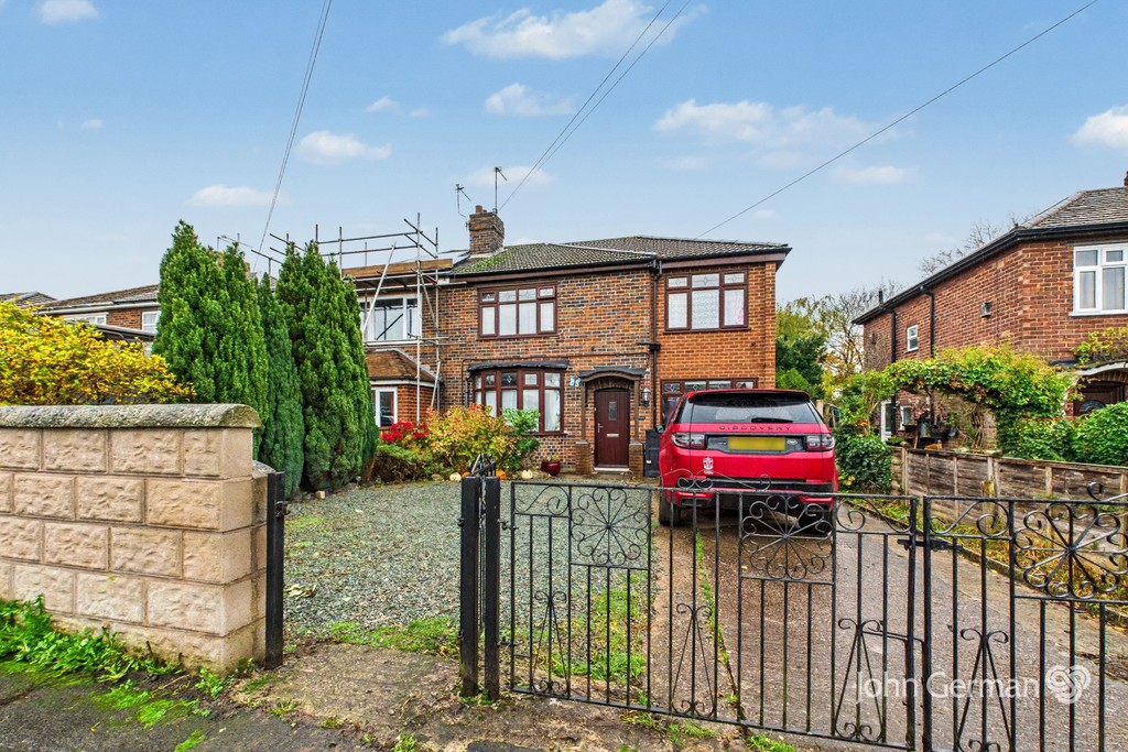4 bedroom Semi-detached house For Sale