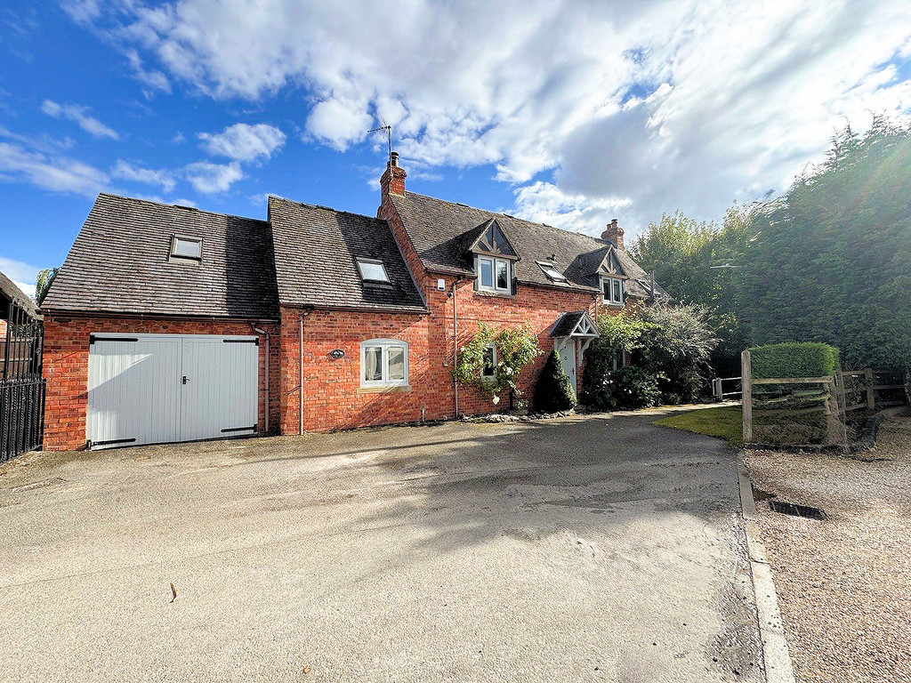 3 bedroom Cottage For Sale