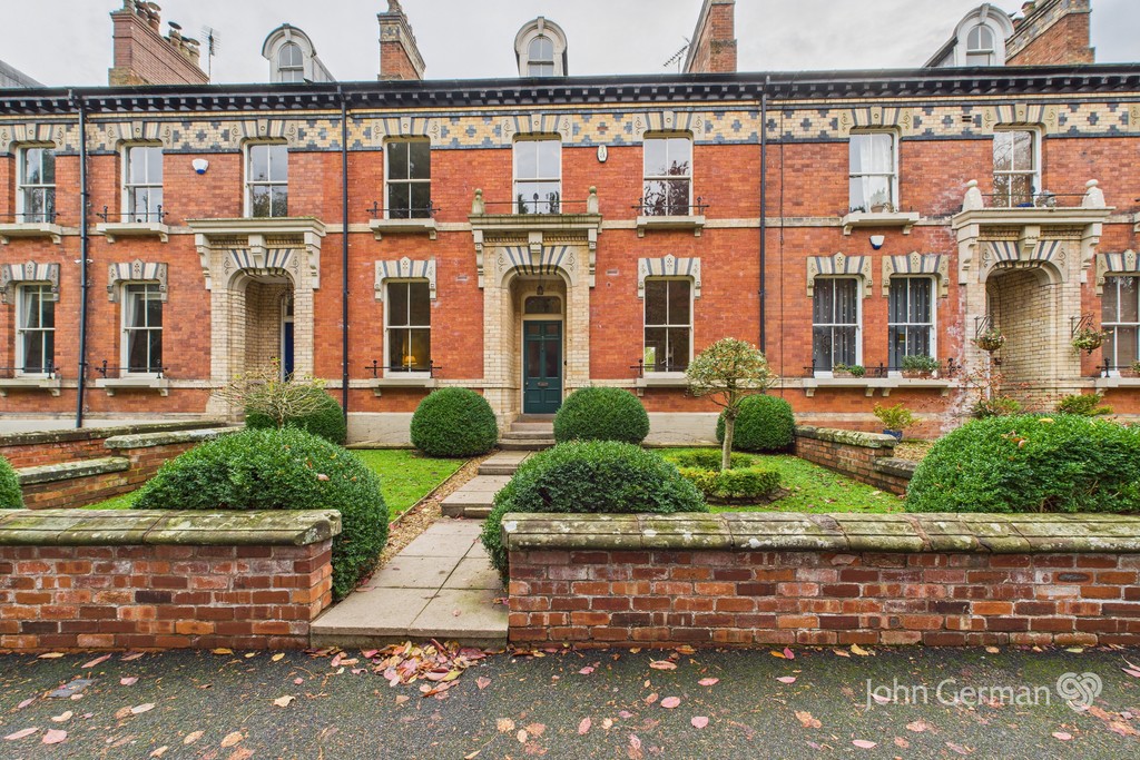 6 bedroom  For Sale