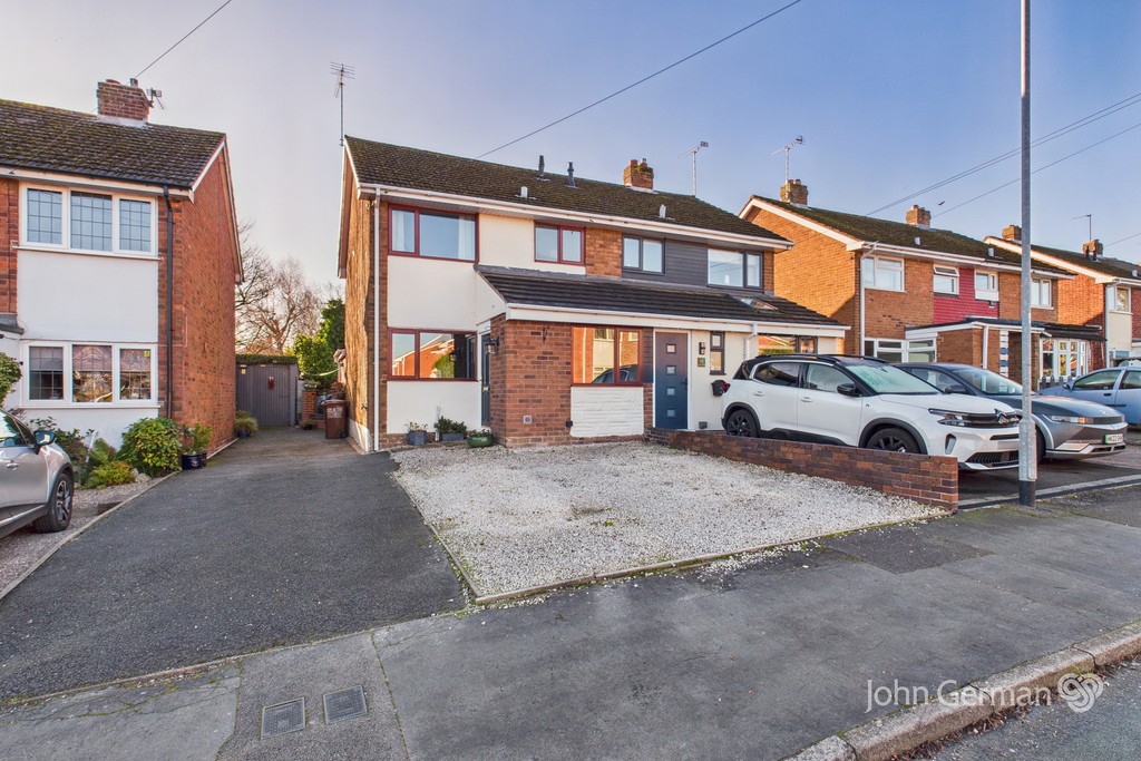 3 bedroom Semi-detached house For Sale