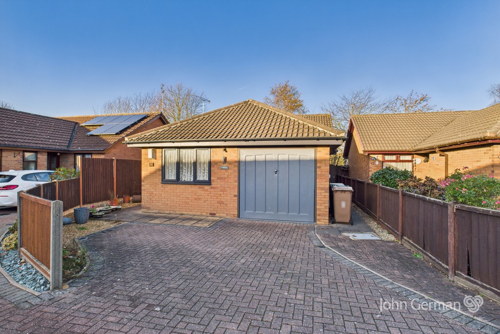 2 bedroom Detached house For Sale