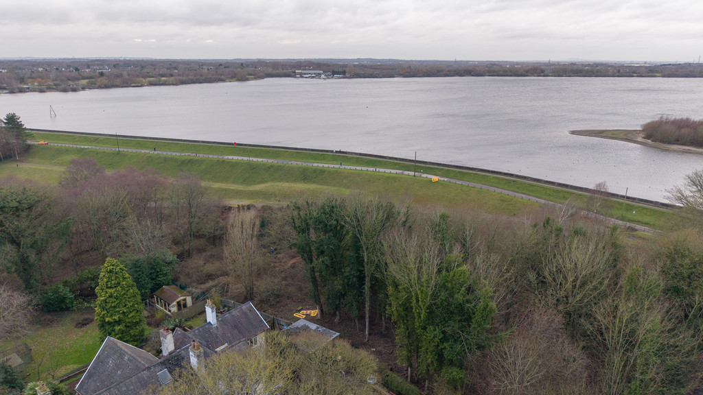 4 bedroom Property For Sale