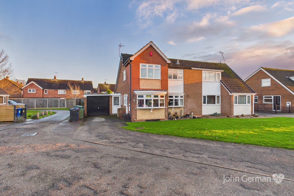 3 bedroom Semi-detached house For Sale