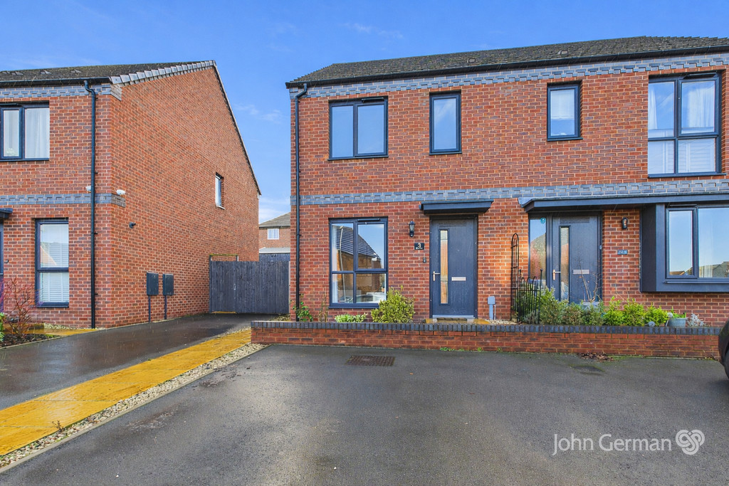 3 bedroom Semi-detached house For Sale
